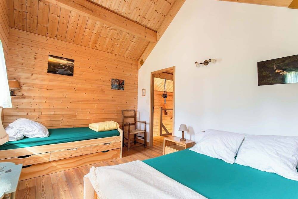 Chalet Fleurs de Neige 6-12 places 3`Crots Proche Embrun Serre Ponçon Les Orres in Crots, Parc national des Écrins