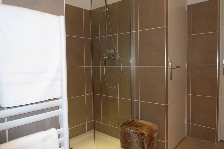 Ganze Wohnung, Neues Studio 2/4 Personen, klimatisiert, 28 m2, Porte de Paris - Geschlossene Box in Fontenay-sous-Bois, Val-de-Marne