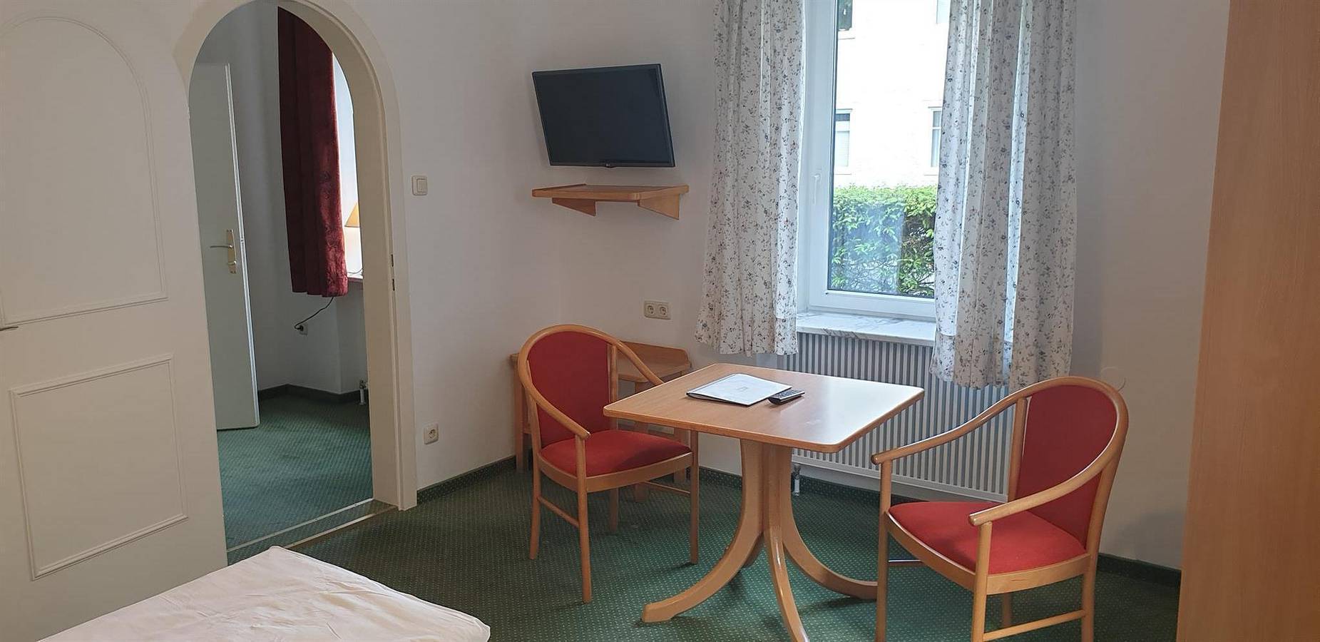 Einzelzimmer mit Dusche od. Bad, Wc in Salzkammergut Mountains, Salzburg