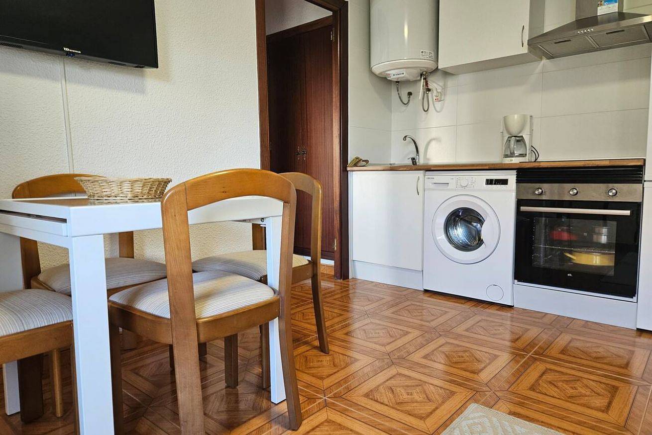 Ganze Wohnung, Cozy Apartment with Wi-Fi & Washer-Dryer in Somo, Ribamontán al Mar
