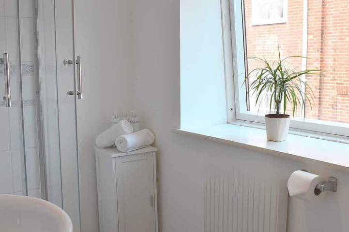 Entire apartment, City Centre Chichester Apartment, Peaceful Chichester Retreat, Sleeps 2 in Chichester, West Sussex