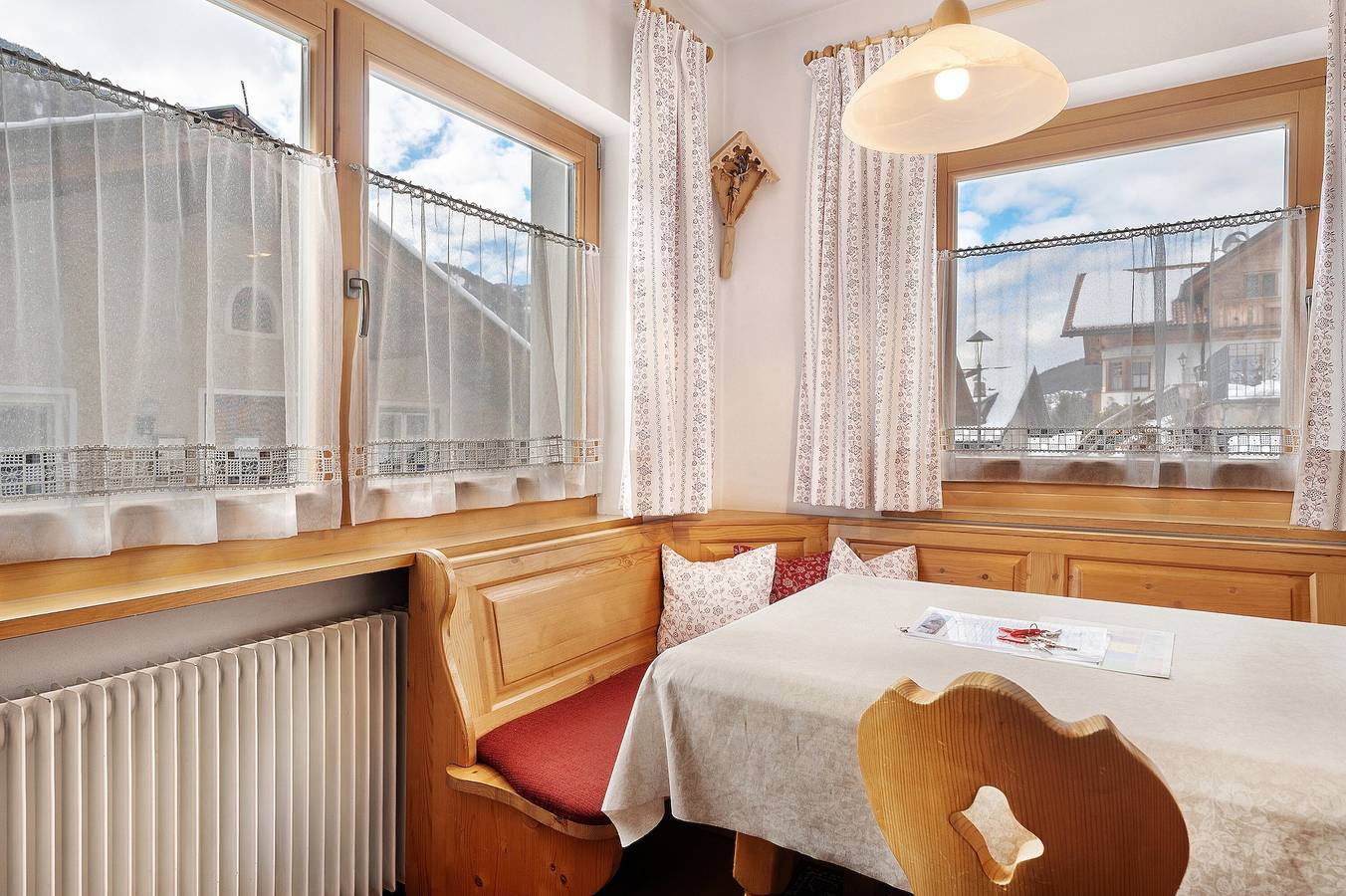 Entire apartment, Apartment 'Goller Saslonch' with Mountain View, Balcony and Wi-Fi in Ortisei, Dolomiti Superski