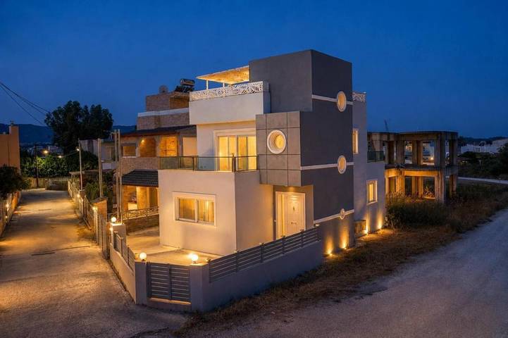 Ferienhaus für 8 Personen, mit Balkon und Whirlpool sowie Terrasse und Garten