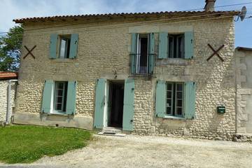 Gîte pour 7 personnes, avec terrasse et jardin, animaux acceptés à Rouffiac (Charente)