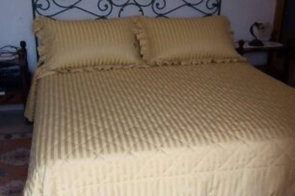 Blick Auf Das Anene-Tal Vor Den Simbruini-Bergen in Jenne, Latium