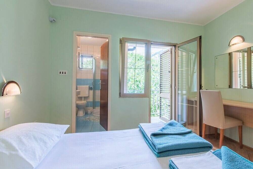 Appartamento intero, Appartamenti e camere Nikica, (14171), Baška, Croatia in Baška, Krk (Croazia)