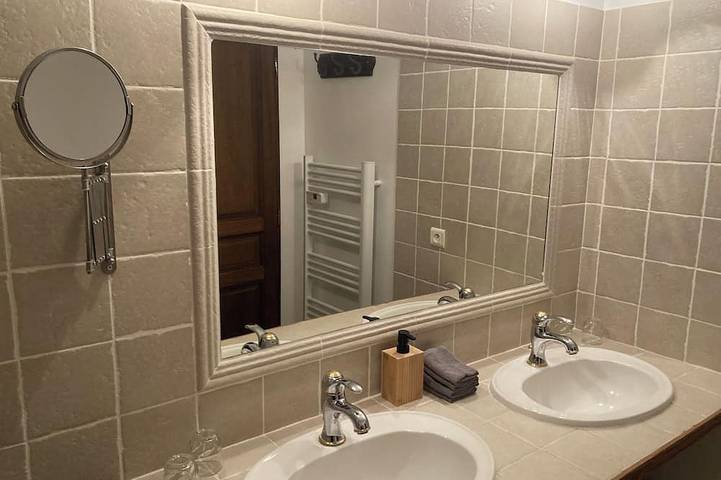 Chambre d’hôte pour 4 personnes à Lacoste - 2