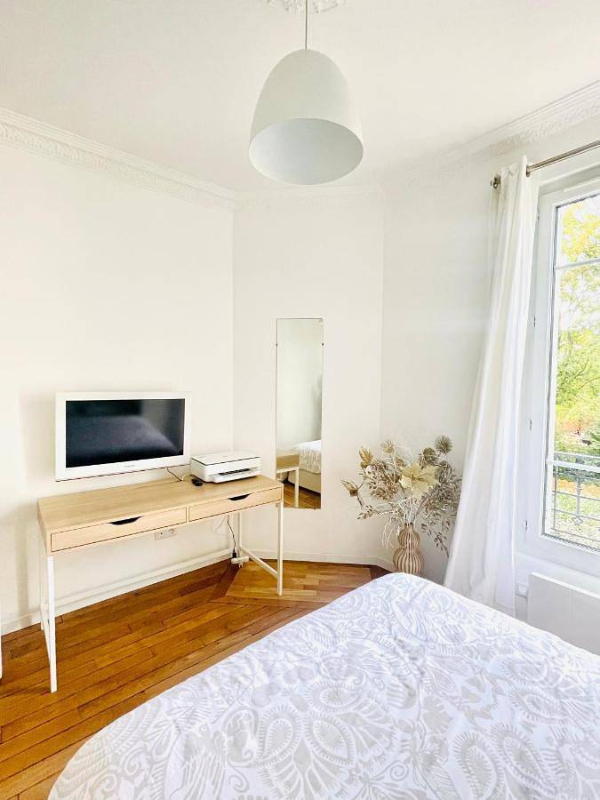 Appartement entier, Two-Bedroom Apartment in Enghien-les-Bains, Val-d'Oise