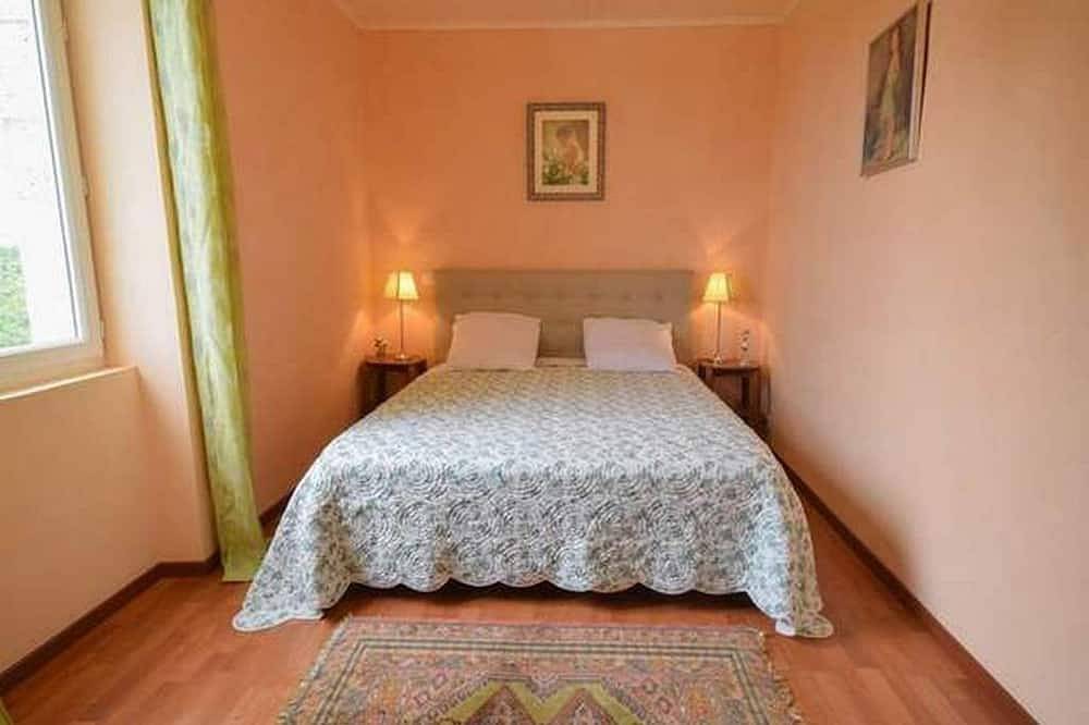 Ruim huisje voor 8 personen, 4 slaapkamers in een rustig zwembad in de buurt van Sarlat in Salviac, Lot