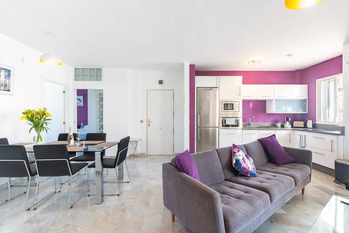 Entire apartment, Vacation Apartment 'Luxury 3-bed Apartment Torreblanca' with Mountain View, Pool, Wi-Fi & Terrace in Torreblanca (Fuengirola), Fuengirola