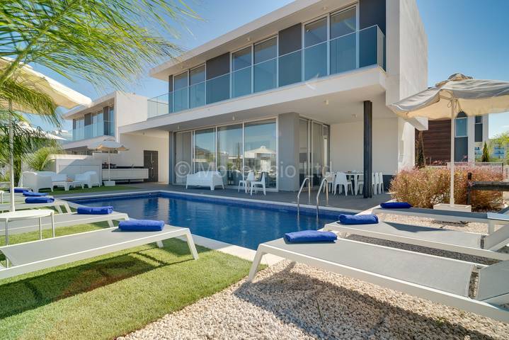 Villa for 10 people, with garden and terrace in Cyprus