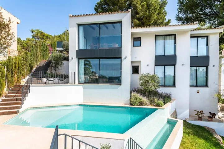Villa pour 12 personnes, avec piscine ainsi que jardin et vue - 1