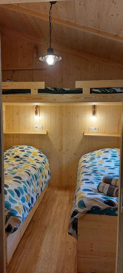 Location de vacances pour 7 personnes, avec jardin ainsi que piscine et vue, animaux acceptés à Saint-Pierre-des-Échaubrognes - 4