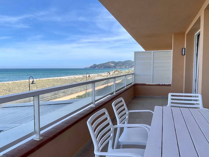 Gîte pour 6 personnes, avec piscine ainsi que balcon et jardin à Pals - 2