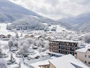 Bungalow für 4 Personen, mit Whirlpool und Garten sowie Balkon in Südtirol