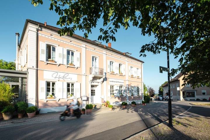 Hotel, mit Terrasse und Garten in Efringen-Kirchen