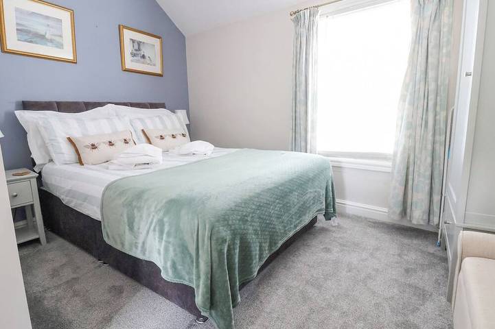 Millgate Cottage, pet friendly, character holiday cottage in Conwy in Conwy, Galles del nord
