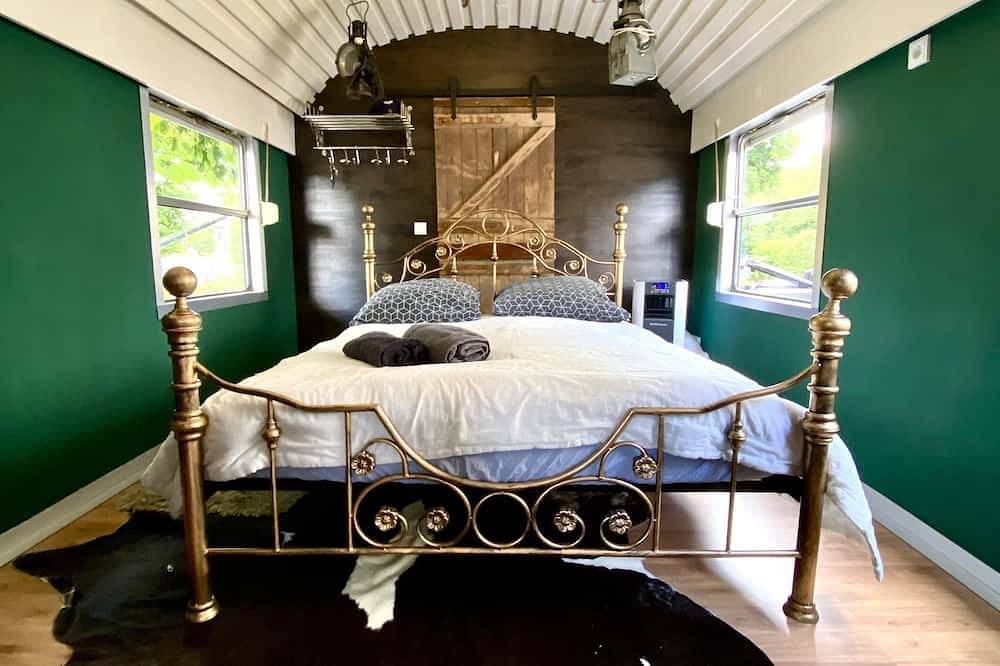 Gleis 1, Eisenbahn Waggon mit Whirlpool und Ofen. in Dahlem, Rureifel (Nordrhein-westfalen)