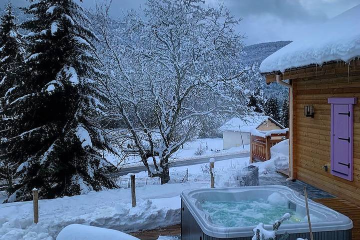 Chalet pour 4 personnes, avec balcon ainsi que jacuzzi et jardin - 1