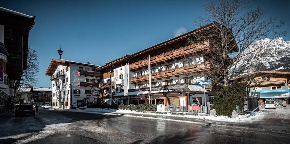 Hôtel pour 2 personnes, avec jacuzzi et sauna ainsi que jardin et piscine