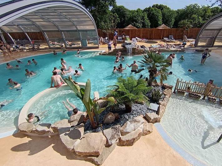 Camping pour 2 personnes, avec Terrasse et Bassin pour enfant en Bretagne
