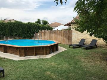 Gîte pour 6 personnes, avec terrasse ainsi que piscine et jardin, animaux acceptés à Saint-Paul-Trois-Châteaux
