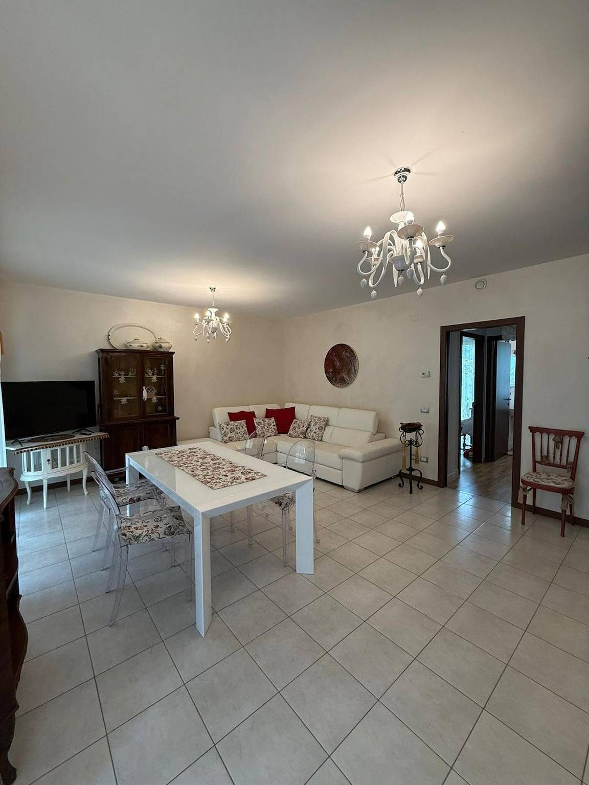 Appartamento intero, Appartamento "Betty's House" con piscina, Wi-Fi e aria condizionata in Peschiera del Garda, Prealpi Gardesane