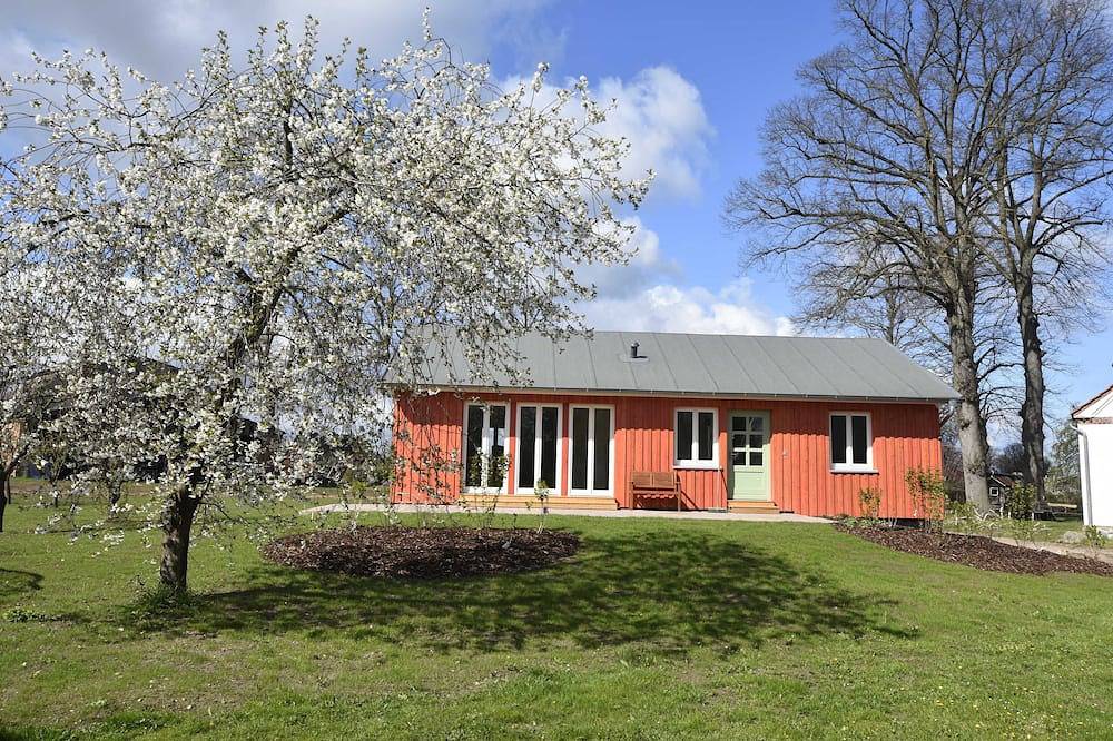 4-Raum-rotes Ferienhaus bis 8 Pers. - 4-Raum-Farbenfrohe-Ferienhäuser, Ovs 999 in Blowatz, Neuburg