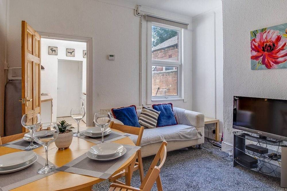 Entire apartment, House Accommodation - Coventry Free Parking in Coventry, Birmingham Area