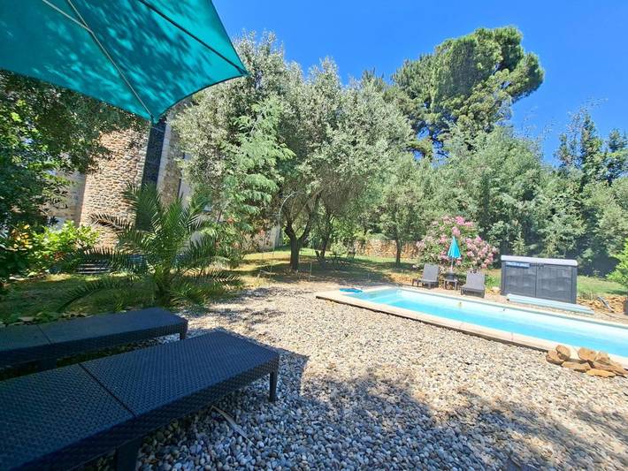 Appartement de vacances pour 4 personnes, avec vue ainsi que piscine et jardin