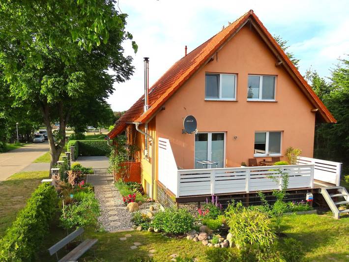 Ferienhaus für 9 Personen, mit Terrasse und Garten in Garz