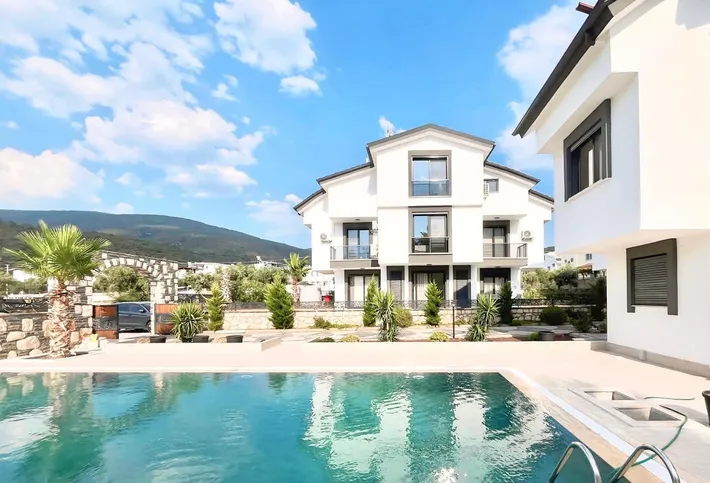 Casa de vacaciones para 10 personas, con vistas y piscina además de jardín y vistas al lago - 1