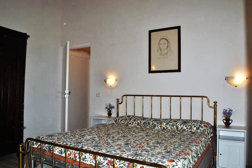 Entire apartment, The olive tree, apartment with pool 5 minutes from the sea in Torre di Palme, Fermo Province