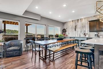 Vacation House for 34 Guests in Ozark Mountains, Table Rock Lake, Picture 1