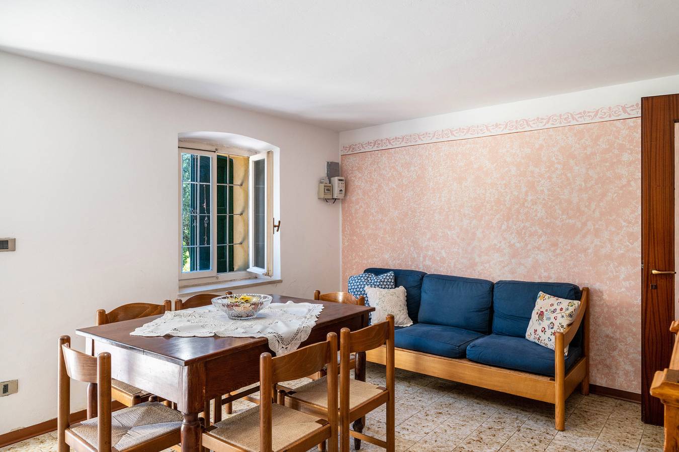 Holiday Home 'La Casa Di Delfina' with Private Garden in Caprino Veronese, Garda Mountains
