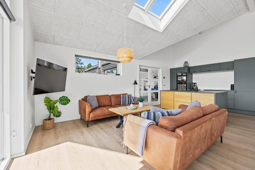 Modern activity house for 12 people by the Wadden Sea in Sønderstrand, Tagholm