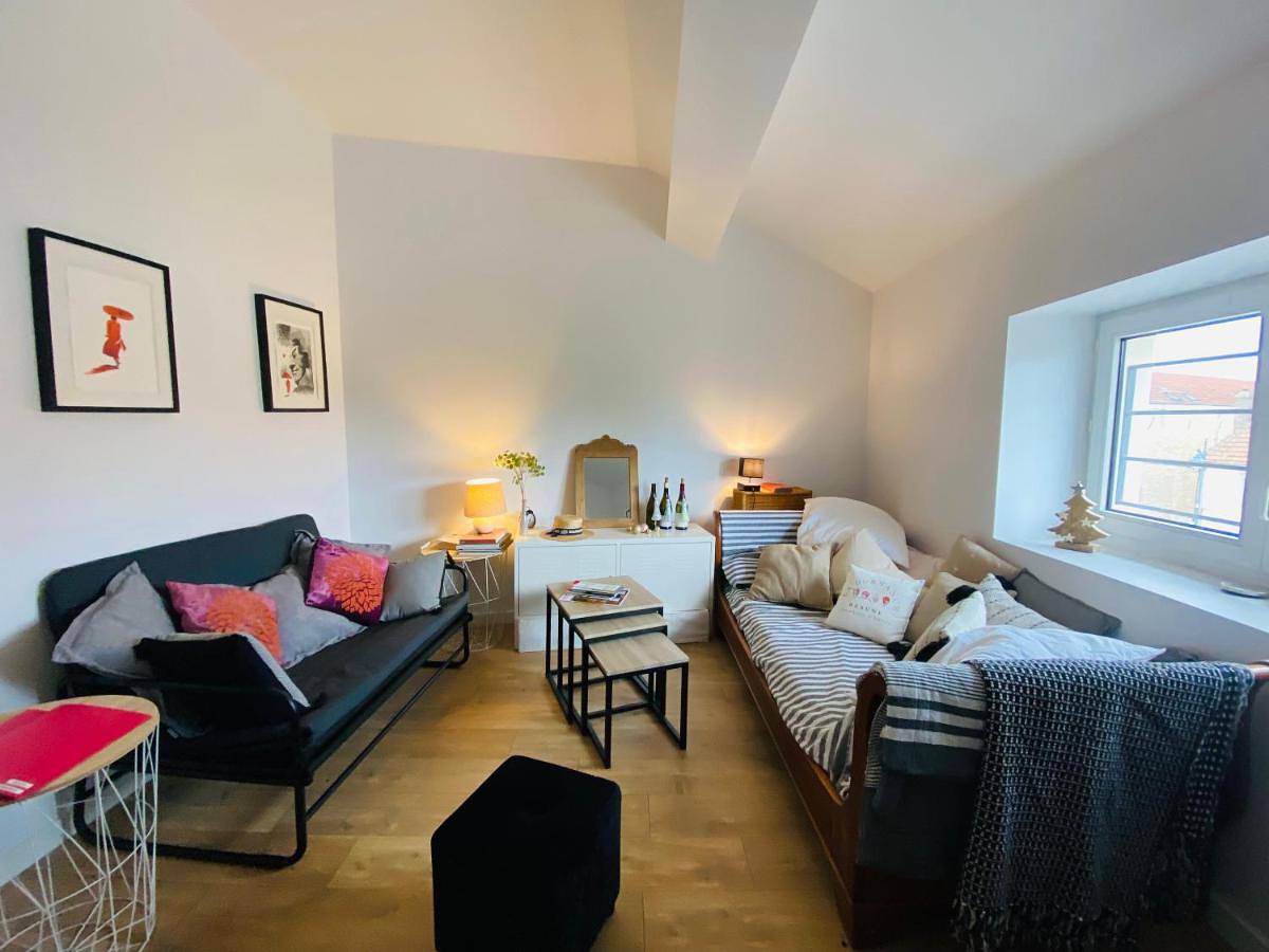Apartment with Terrace in Beaune, Région de Beaune