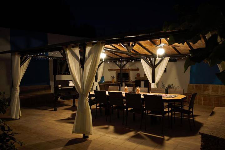 Casa rural para 12 personas, con vistas además de jardín y piscina, Familias con niños en Villanueva del Trabuco - 4