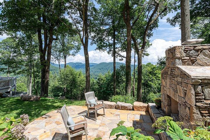 Vacation rental for 20 people, with hot tub and yard, with pets in Blue Ridge Mountains