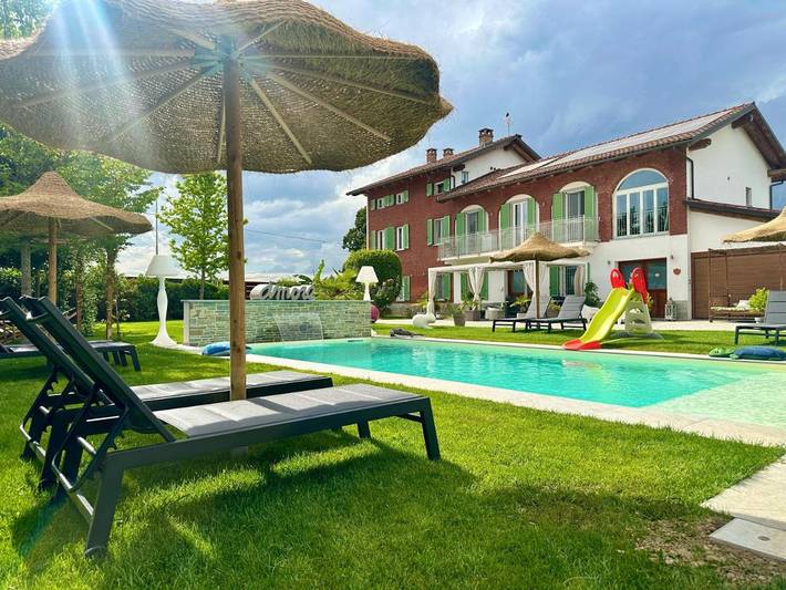 Appartamento per 12 persone, con Idromassaggio e Terrazza nonché Giardino e Piscina a Villanova d'Asti