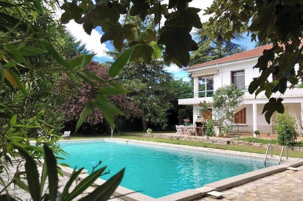 Beautiful house with large spring-water pool at the gateway to the Cévennes in Alès, Cévennes