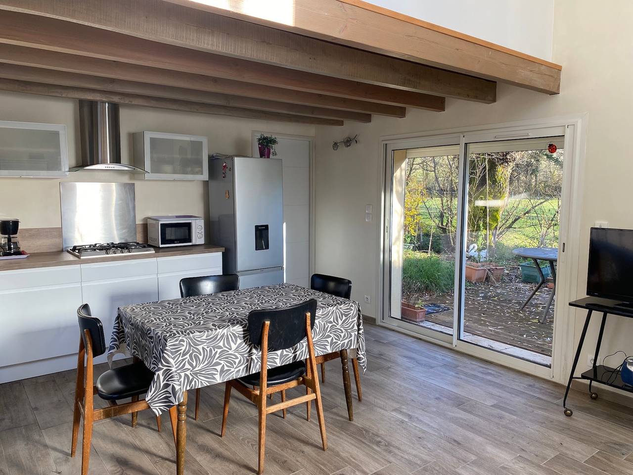 Studio entier, Gîte pour 2 personnes avec piscine, salle de jeux et étang de pèche dans le Quercy. in Cazes-Mondenard, Quercy