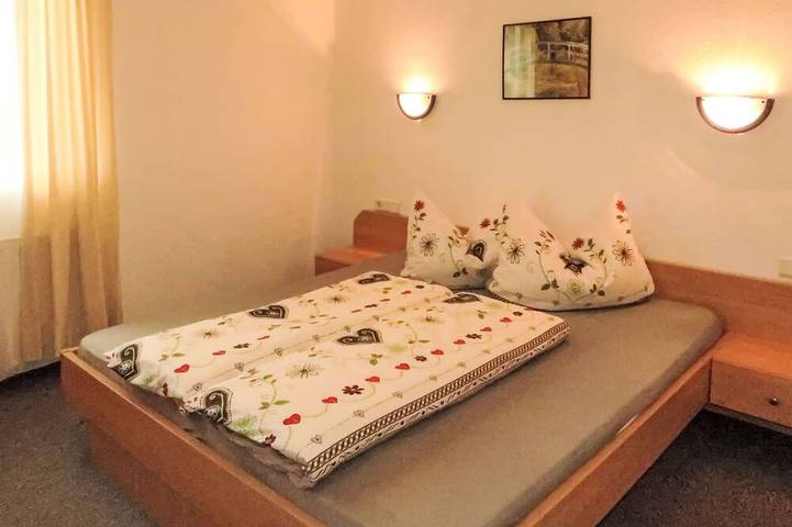 Ganze Wohnung, Kristall in Glockturmkamm, Fendels