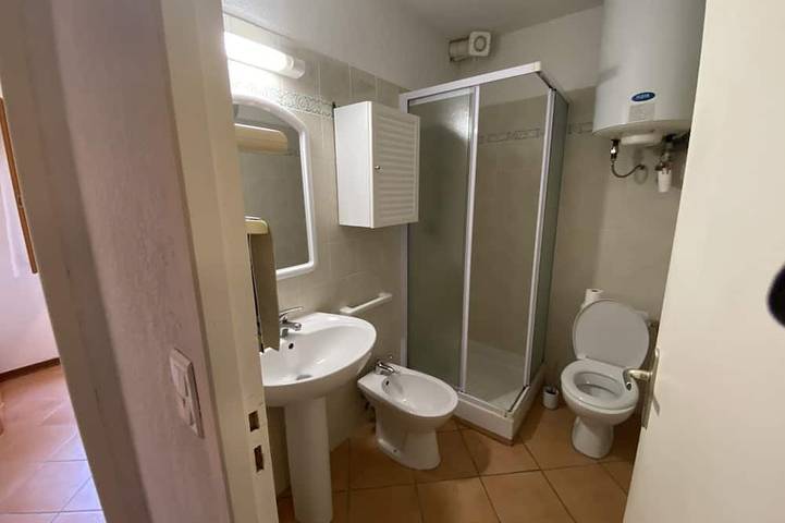 Gîte pour 4 personnes, avec jardin ainsi que terrasse et piscine dans Plage de Vardiola - 4