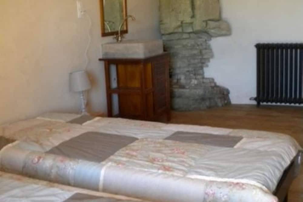 Gîte de Loulette, éco gîte au cœur du Parc naturel régional des Grands Causses in Nant, Parc naturel régional des Grands Causses