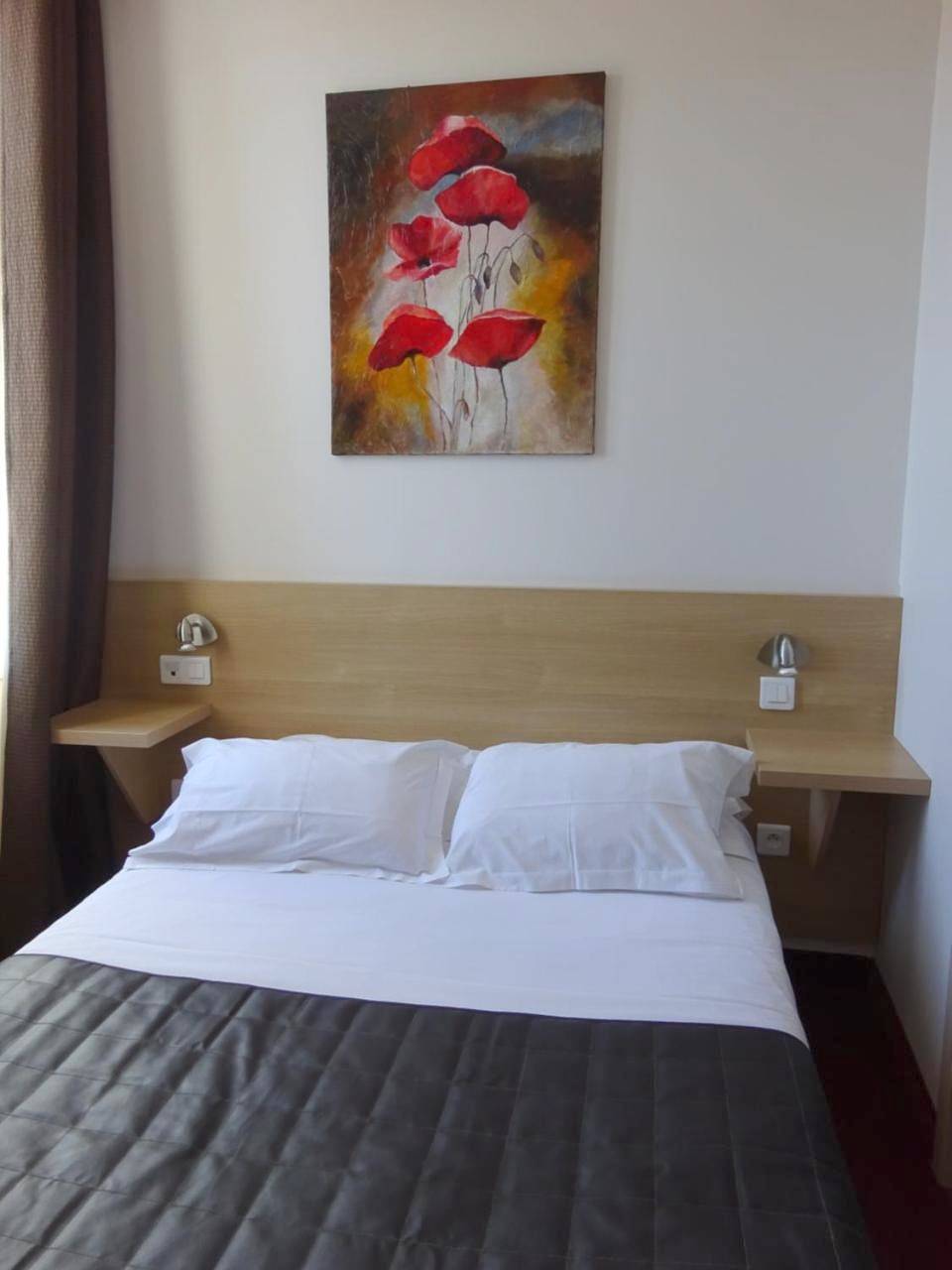 Hotel Restaurant Le Castel Fleuri in Carnoules, Côte méditerranéenne (France)