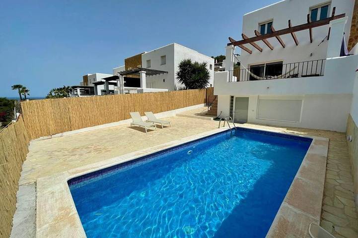 Cheap villa for 6 people, with pool, with pets in Ibiza