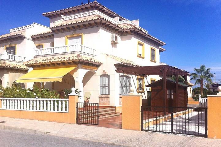 Ferienhaus für 4 Personen, mit Pool und Balkon - 1