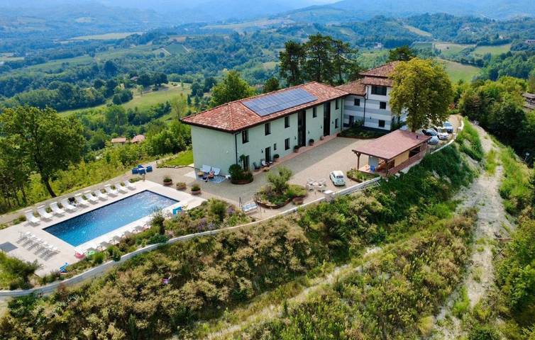 Villa per 26 persone, con Terrazza e Giardino nonché Piscina e Panorama a Ovada