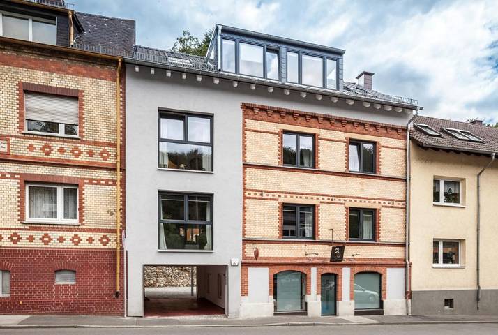 Ferienhaus für 16 Personen, mit Balkon und Whirlpool sowie Terrasse und Garten in Wiesbaden - 4
